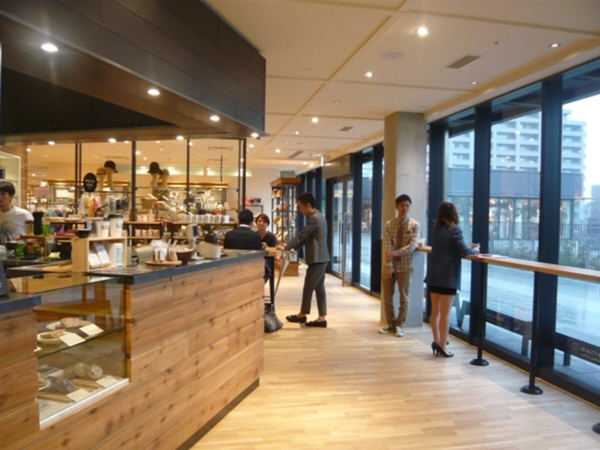 BE A GOOD NEIGHBOR店内