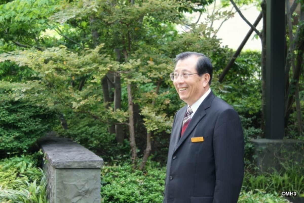 ほんの数分の撮影の合間にも、道行く人が次々と上林さんに声をかける