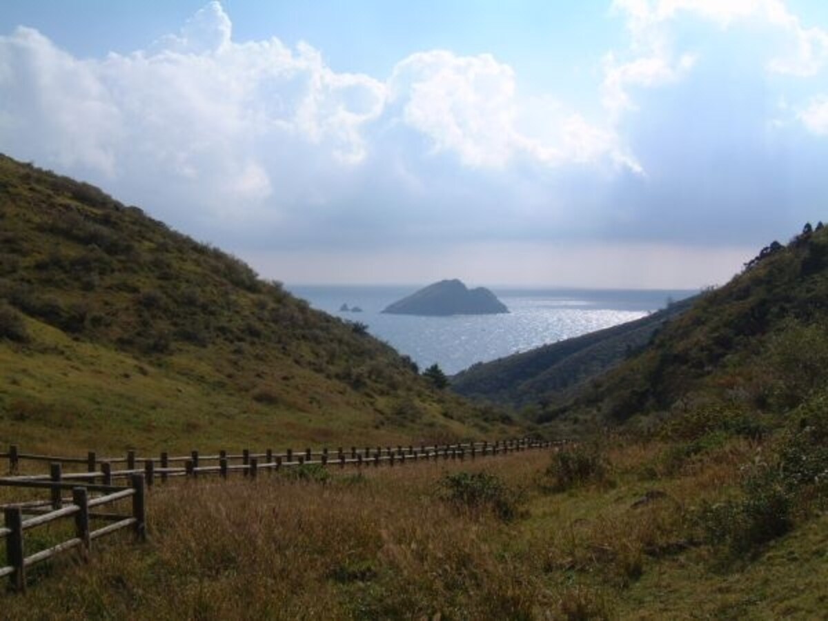 赤壁展望台から戻る道から見える島影