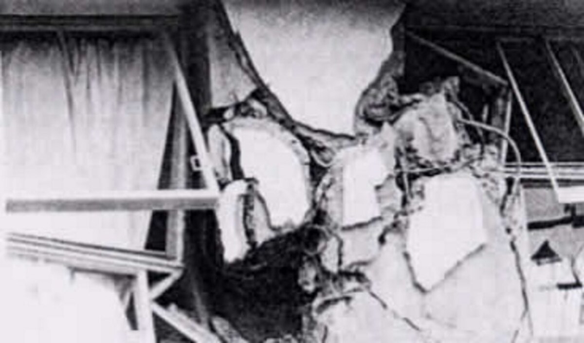 1968年5月の十勝沖地震でせん断破壊された柱　2)