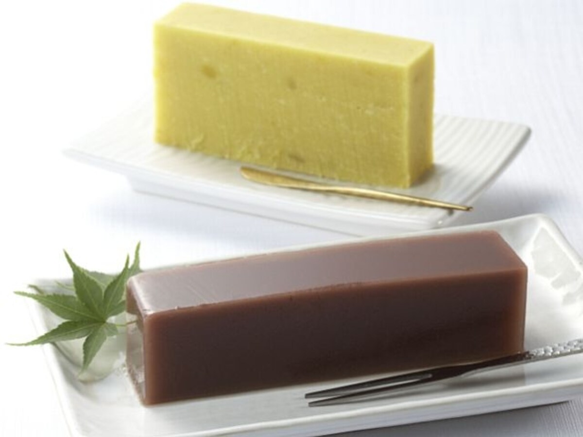 「土佐屋」の「いもようかん」（220円）と「水ようかん」（220円）