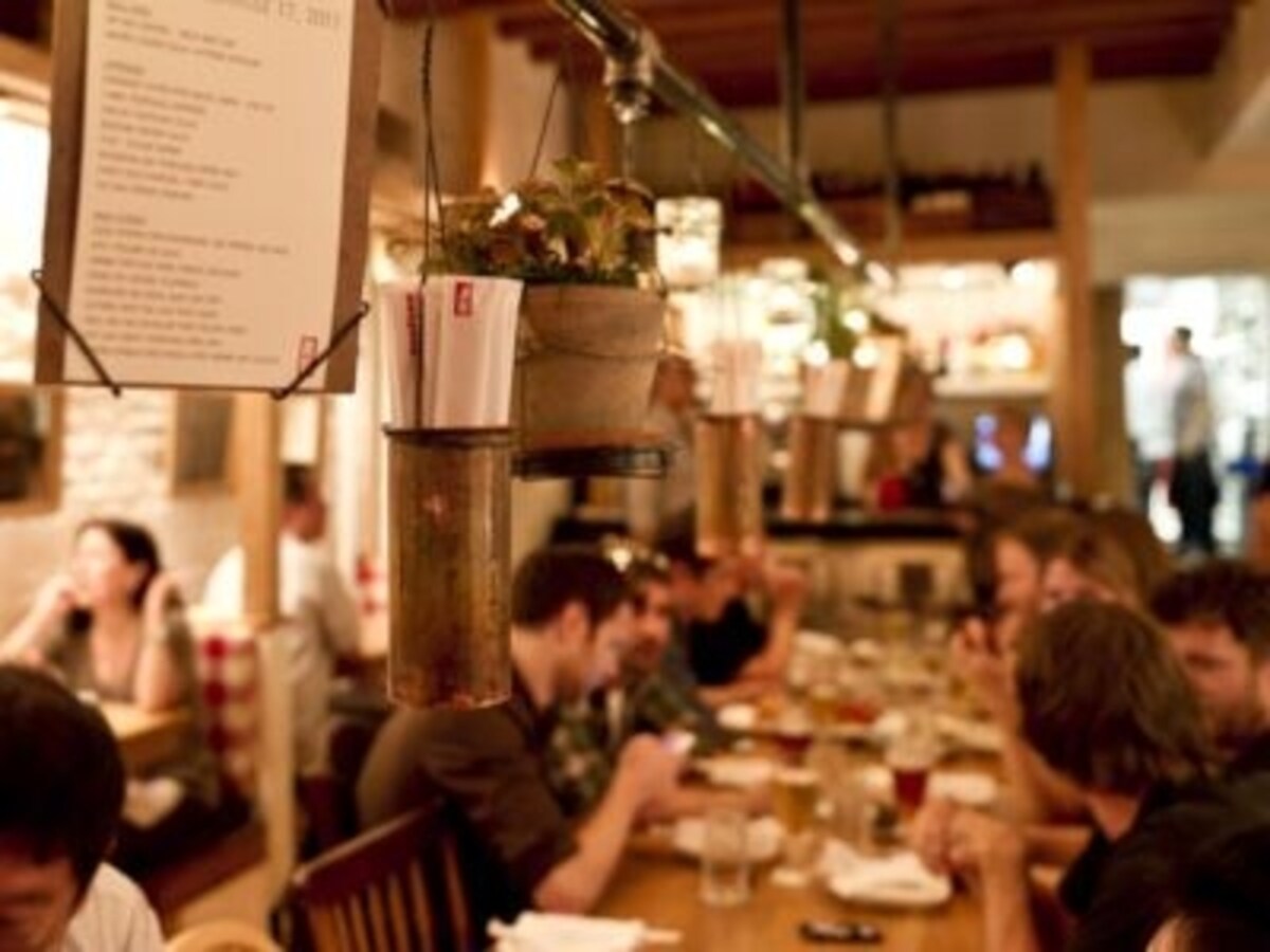 にぎやかな店内　photo: Red Farm (Evan Sung)