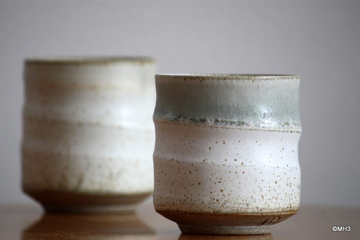 TEA CUP 7.7X9.5HCM ￥6,300 /個（予価/税込） SAKE CUP 5.7X5.8HCM ￥4,200 /個（予価/税込） MATERIAL：陶器