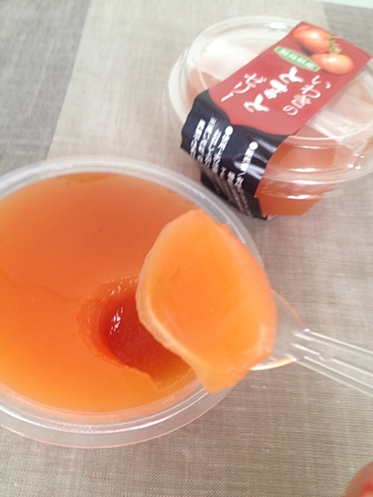 甘さ控えめで、少しざらっとした食感