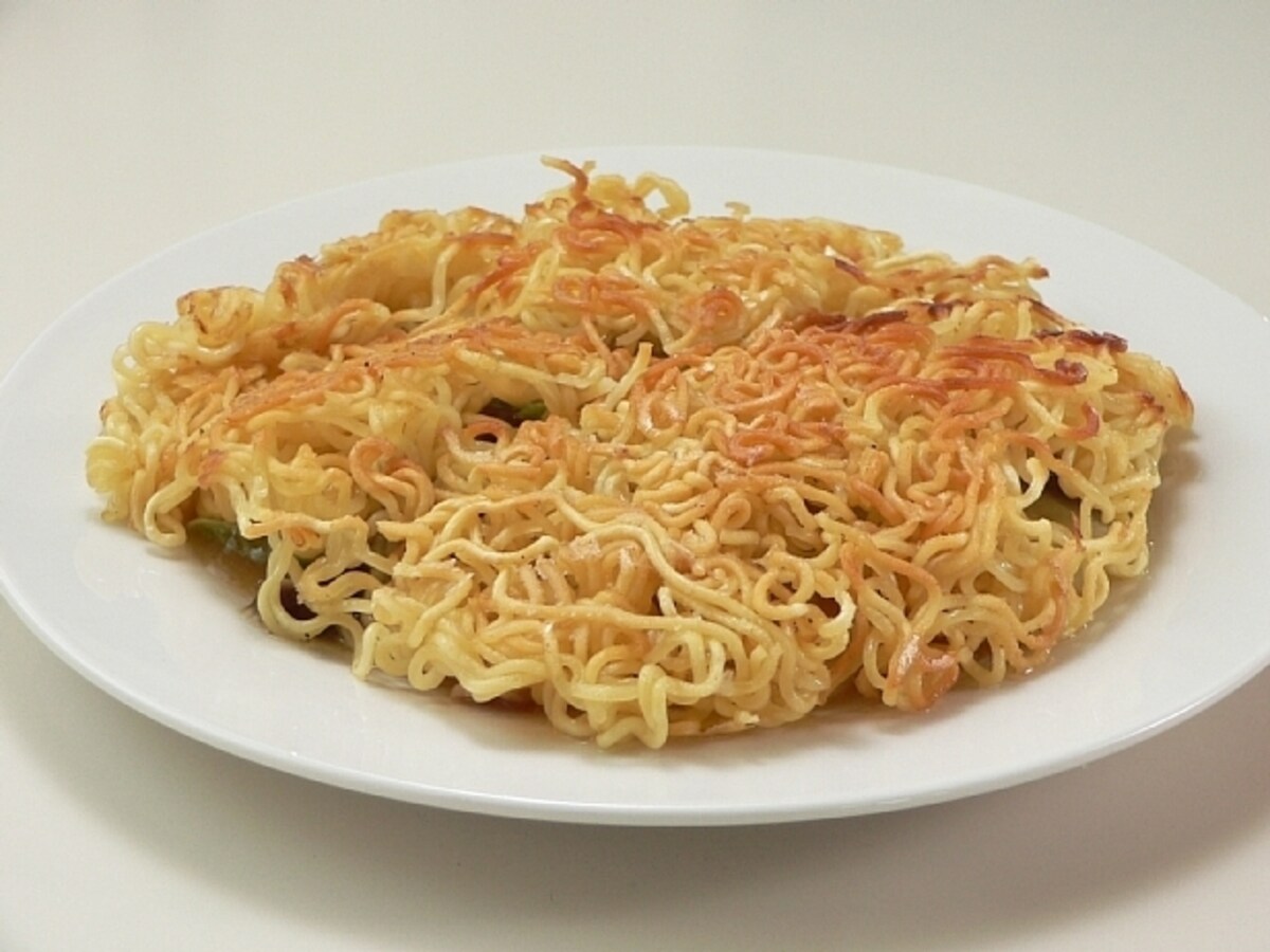 インスタントラーメンで梅蘭風やきそば