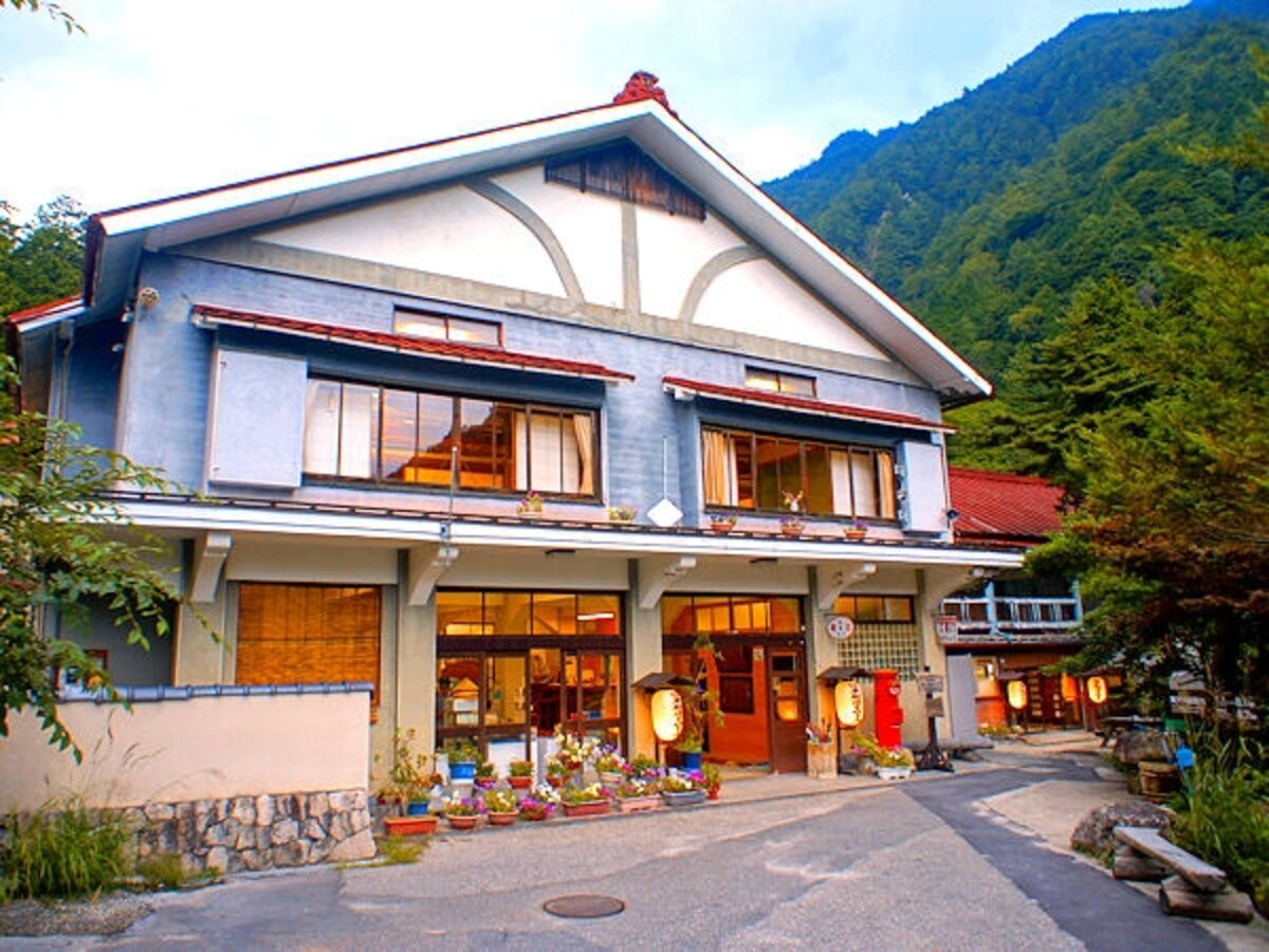 中房温泉玄関
