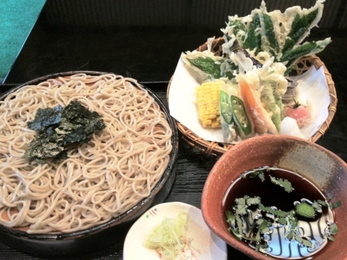 カラフルな「夏野菜の天せいろ」