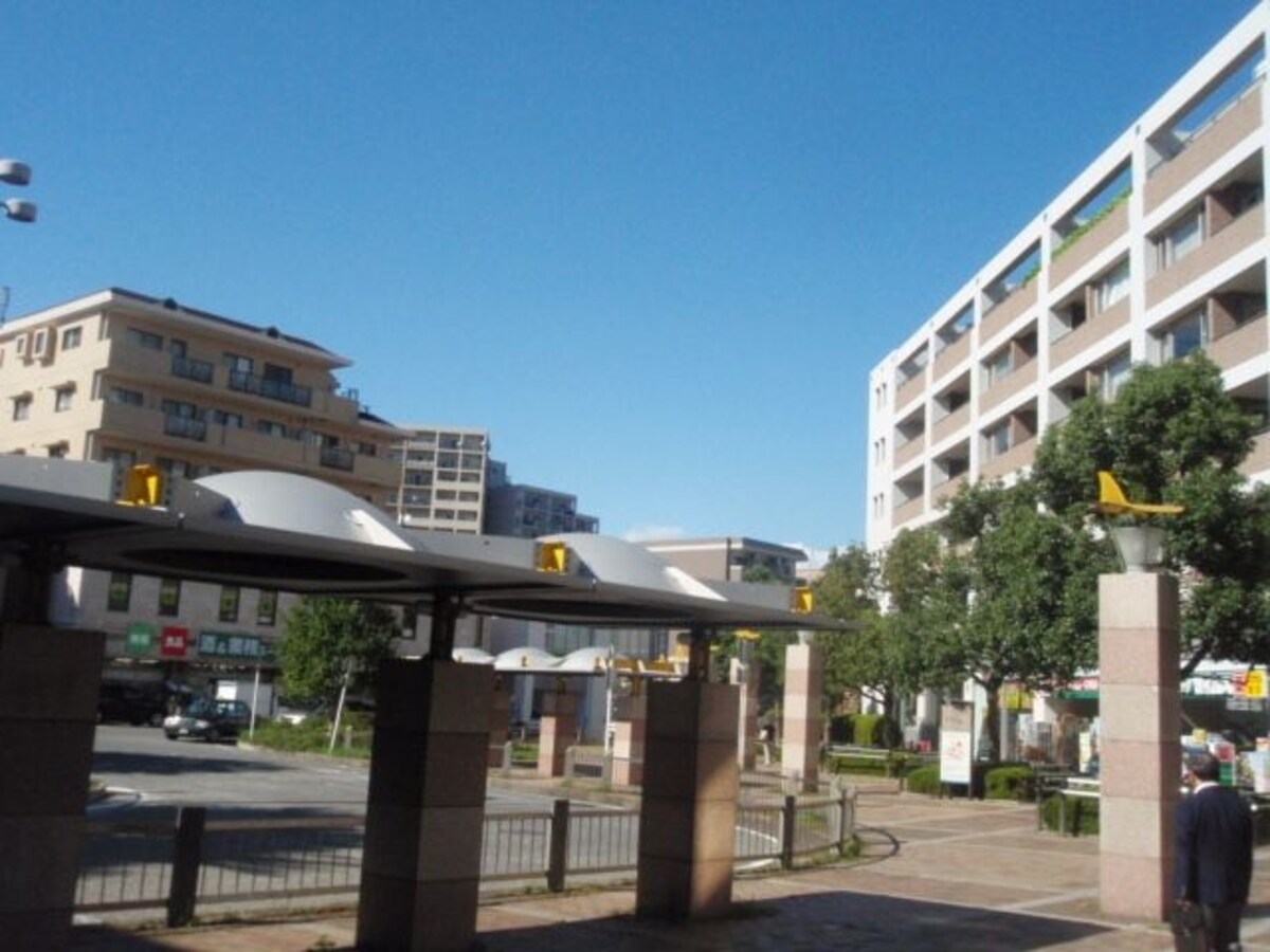 仲町台駅の駅前