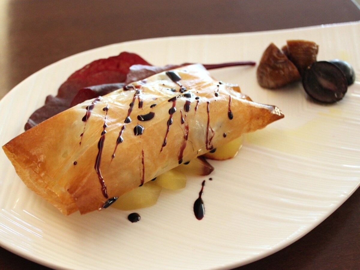 前菜「豚肉とフォアグラのパートフィロー包み焼き」 \1,155