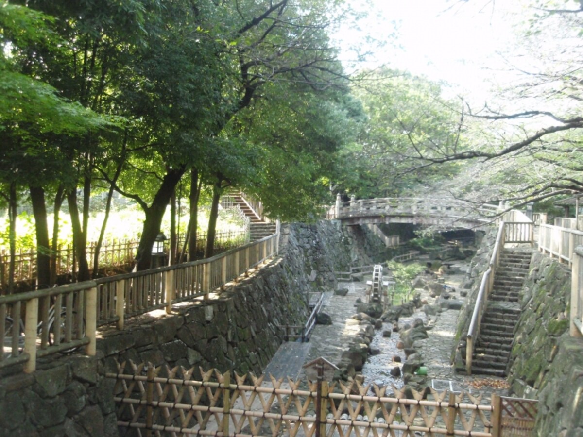 日本の都市公園100選にも選ばれている「音無川親水公園」