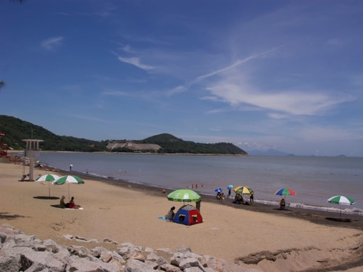 夏には多くの海水浴客でにぎわうハクサビーチ