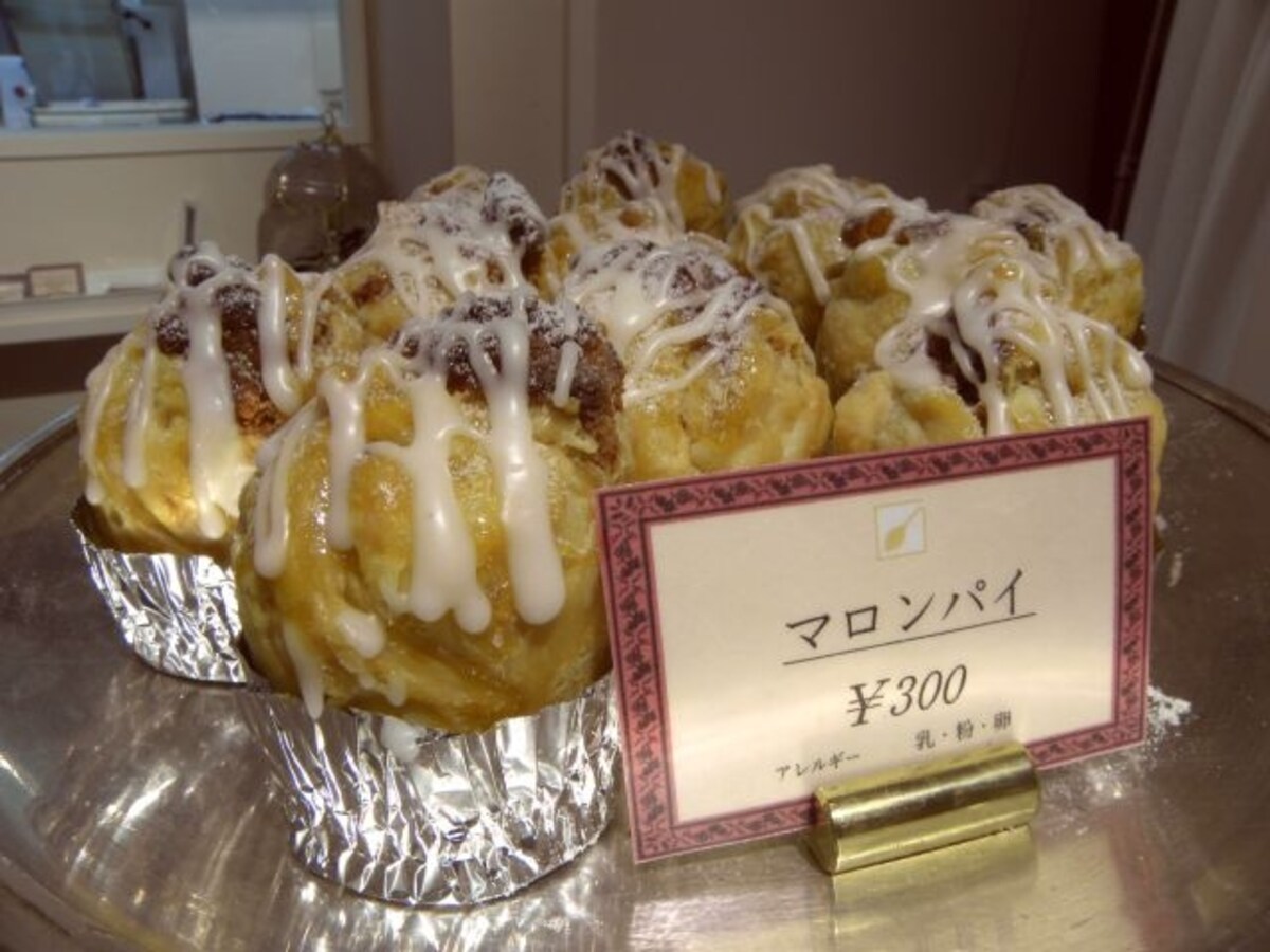 「パティスリー レザネフォール」の「マロンパイ」（300円）