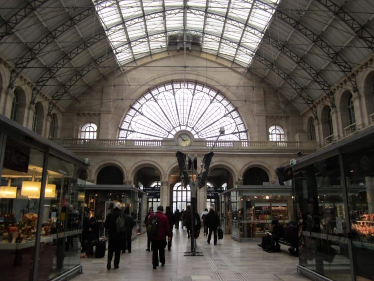東駅