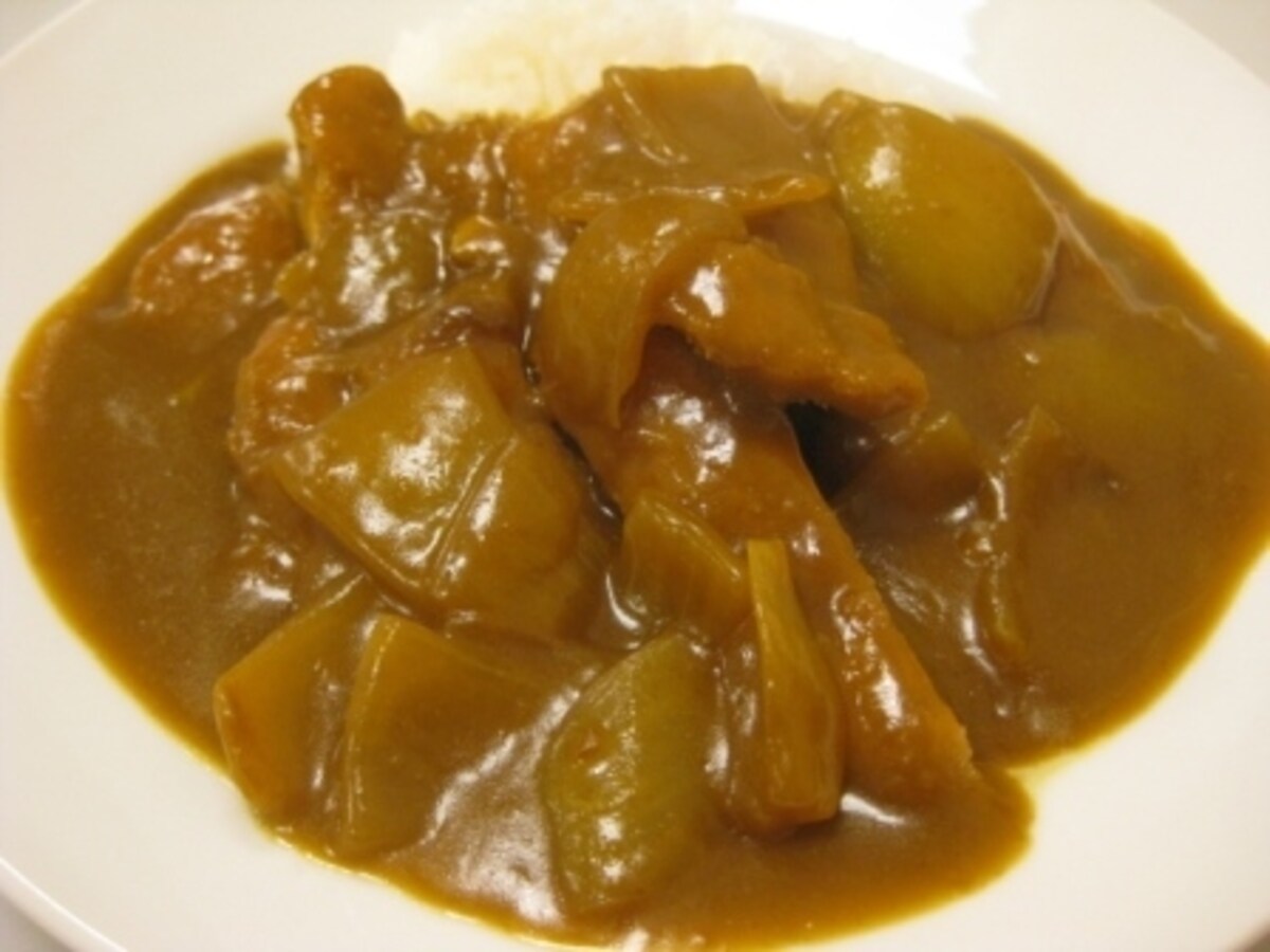 男性には、タレかつを使った「かつカレー」970円も人気