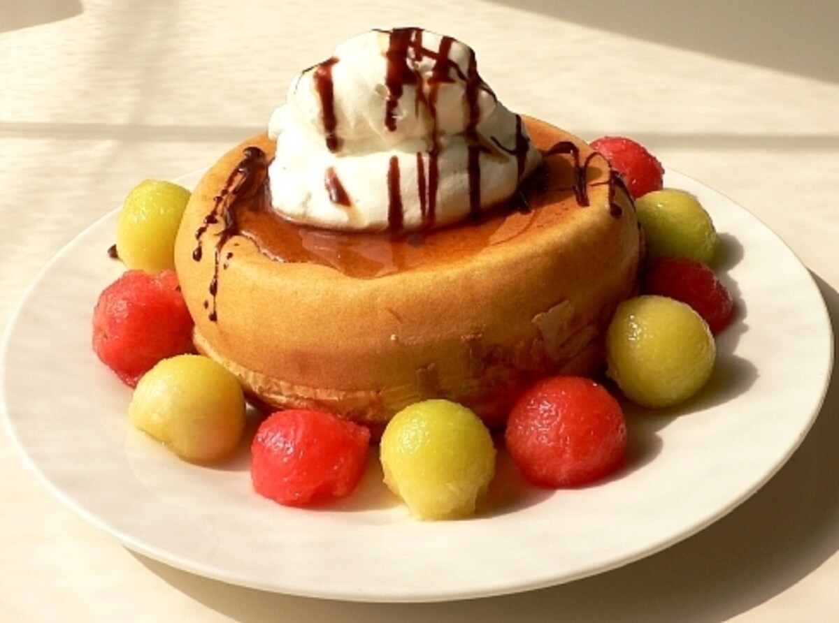 分厚く焼いたホットケーキ　