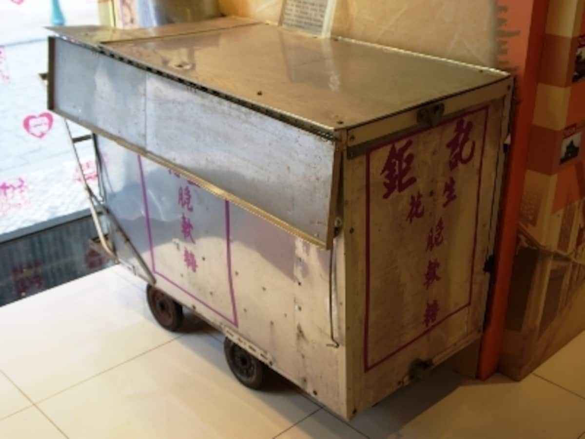 1980年代に使われていたアーモンドクッキー屋台