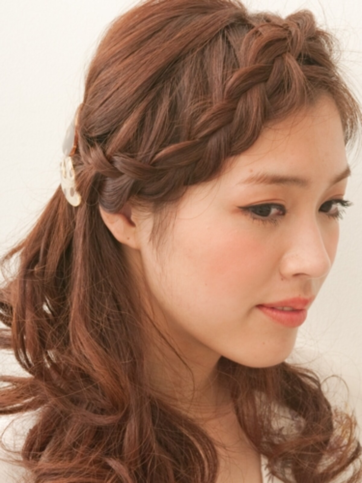 前から見てタイトになりすぎず女性らしさが増す