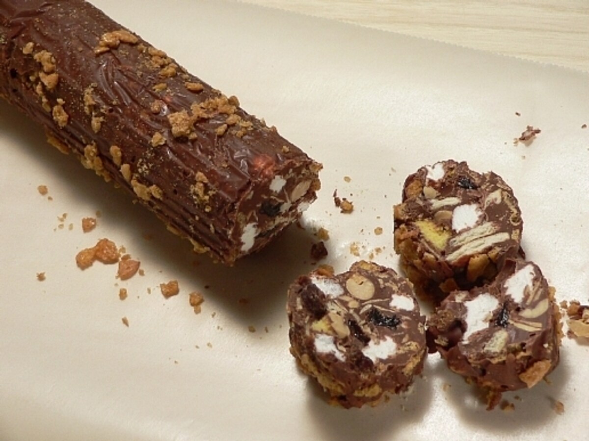 お好みの具を入れて作るアーモンドチョコバー
