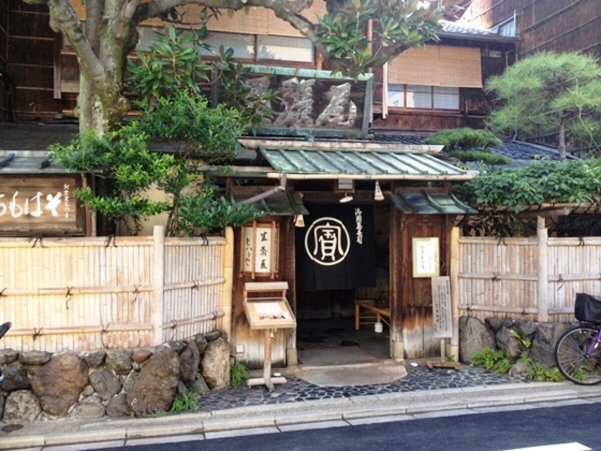 歴史や気品、貫禄を漂わせる同店店頭