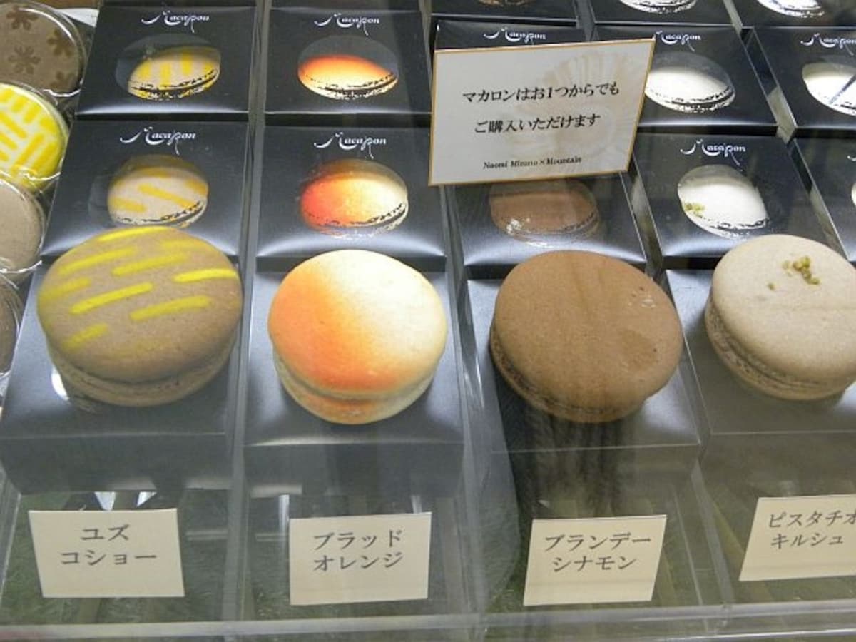 「CELLAR DE CHOCOLAT（セラー・ド・ショコラ）」のマカロン（1個・各252円、5個入り・1260円　、10個入・2520円）
