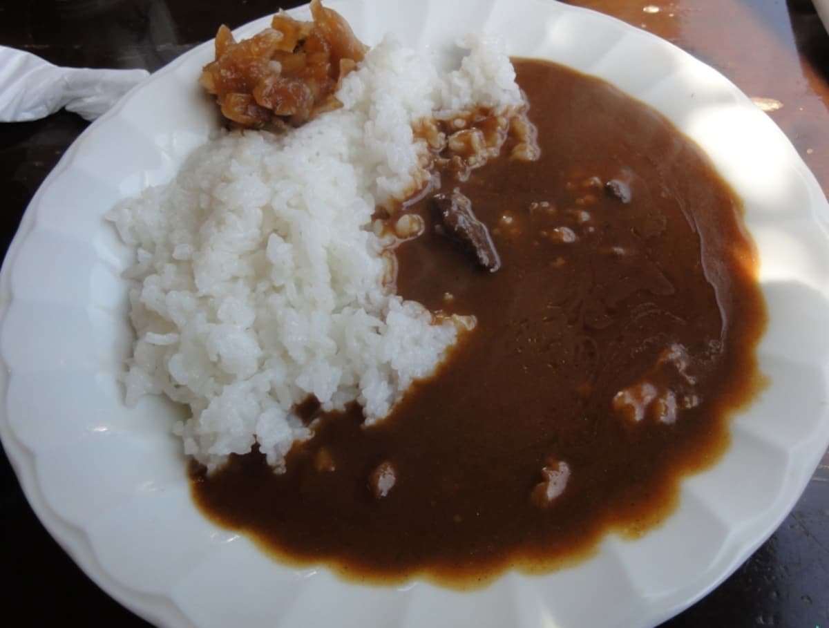 メニューにある「ビーフカレー」よりは辛いのだそうだ。美味しい！