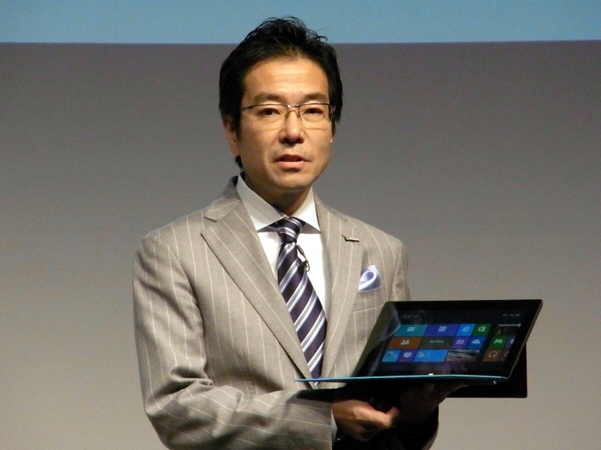 初の本格的なハードウェアSurface RTを紹介するマイクロソフト社長 樋口泰行氏