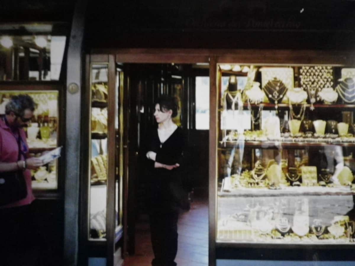 貴金属店
