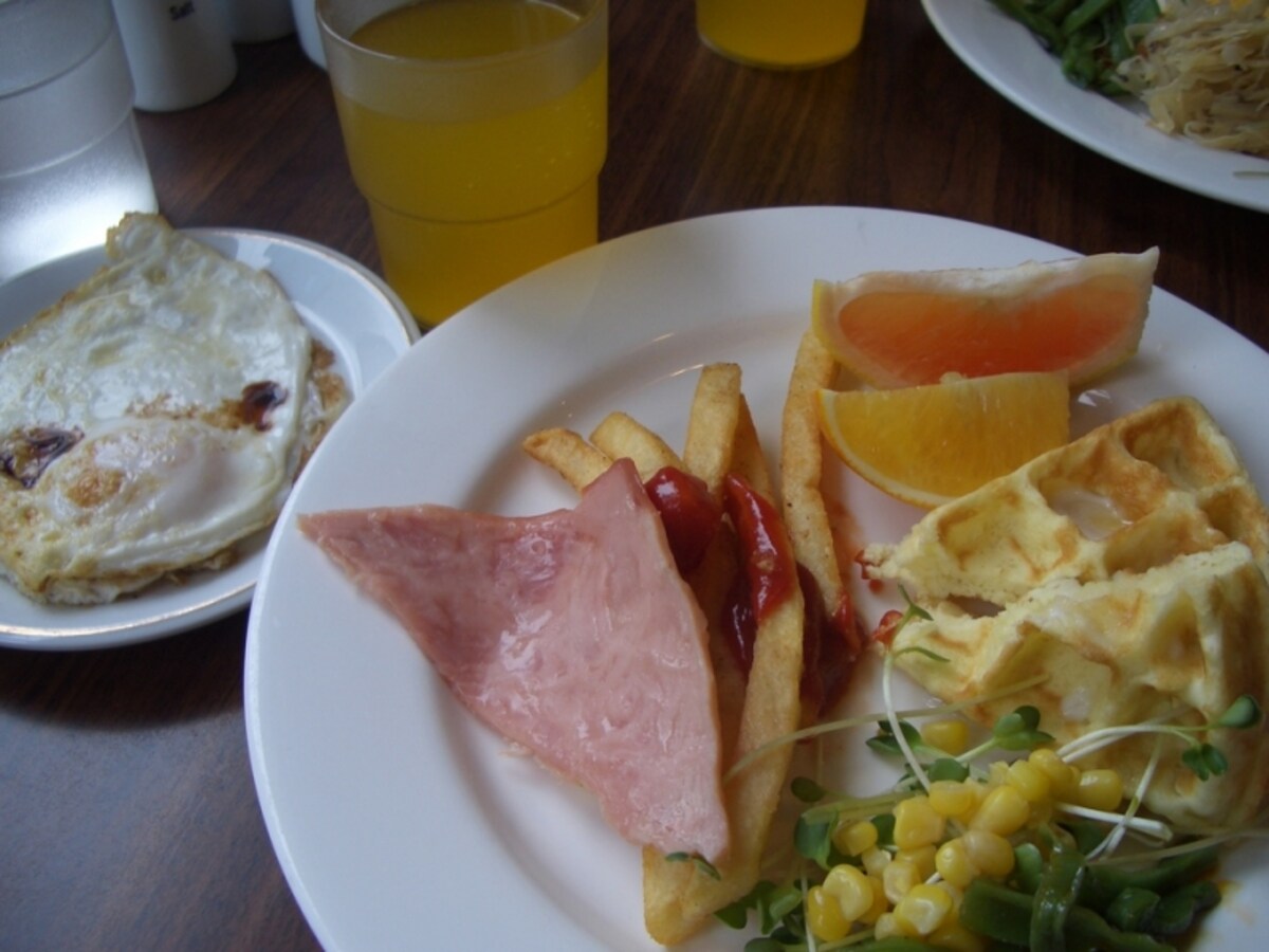 ブッフェスタイルの朝食