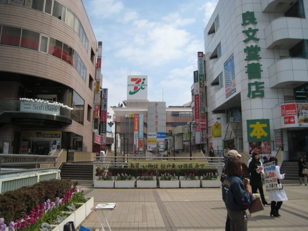 東口