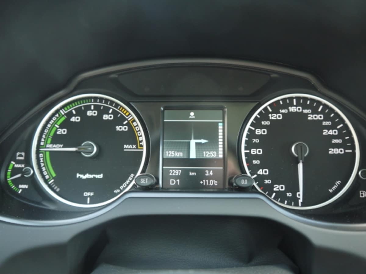 Q5ハイブリッドメーター
