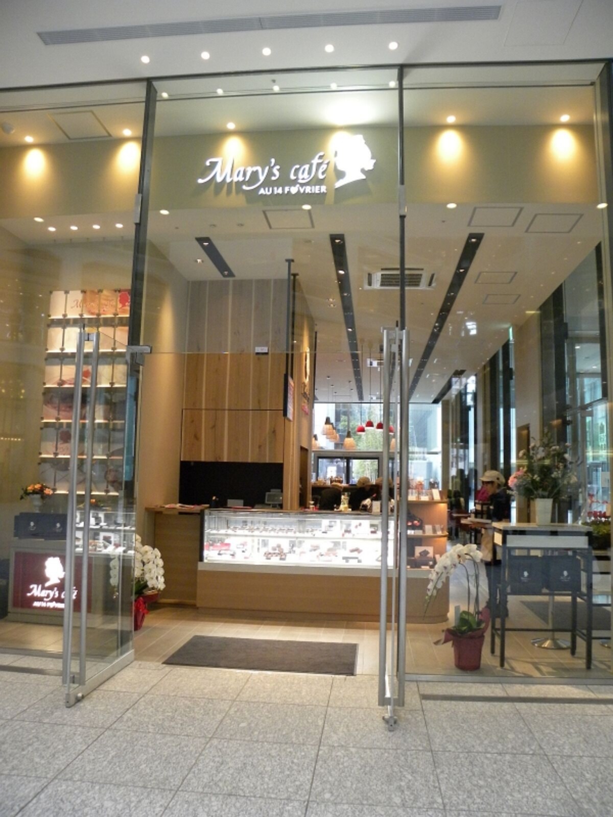 「メリーズ カフェ」の店舗外観。