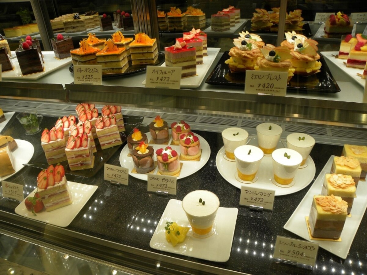 「KITTE」には全国各地のスイーツ店が勢揃い。関西の人気パティスリーも出店。