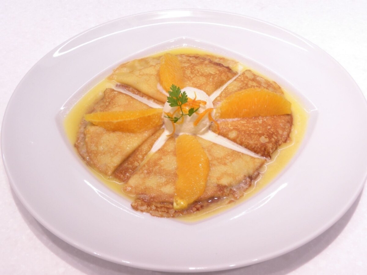「御影高杉」の「クレープシュゼット ア ラ モード」(1050円)