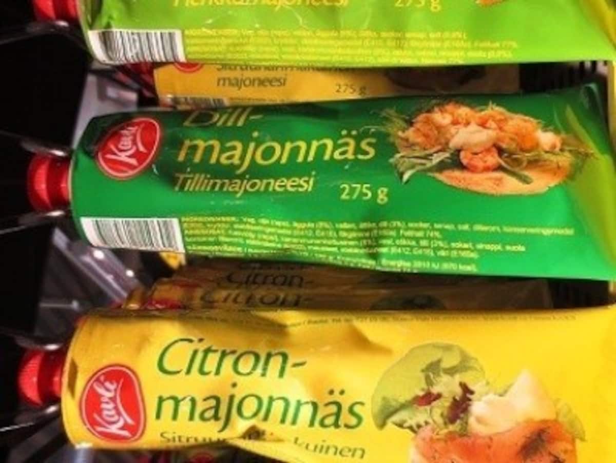 チューブ入りのマヨネーズもあります。こちらは、一般的なマヨネーズから、スウェーデンらしい、レモン入りのマヨネーズとDILL（ディル）というハーブの入ったマヨネーズが売っています。