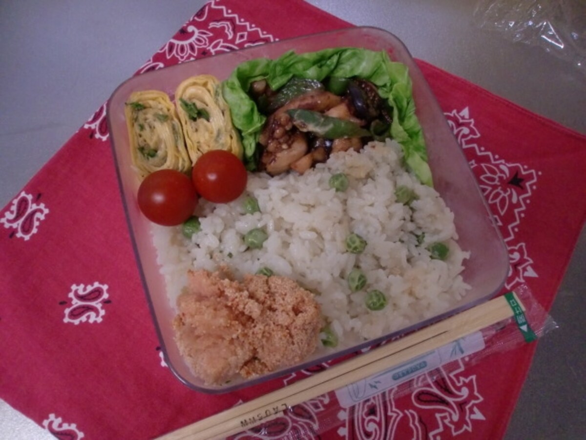 春の味覚　豆ご飯