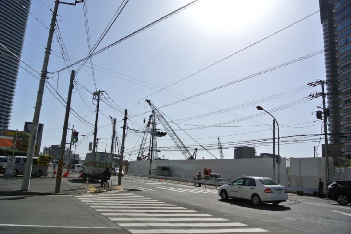 メーカーの跡地に建設中の大型商業施設