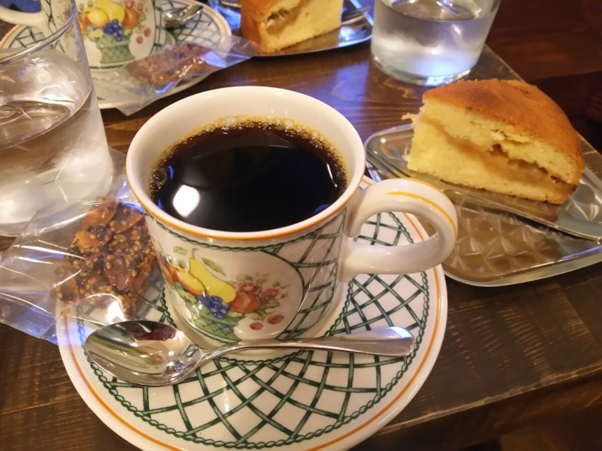 青森駅周辺観光のおすすめカフェ「Café des Gitanes 古川店」