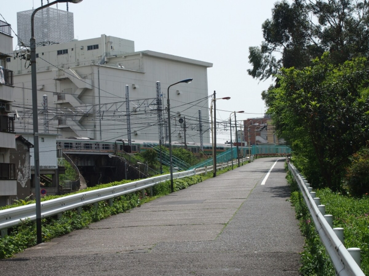 昔、真っ暗な道を遠たことを思い出す。何もない道