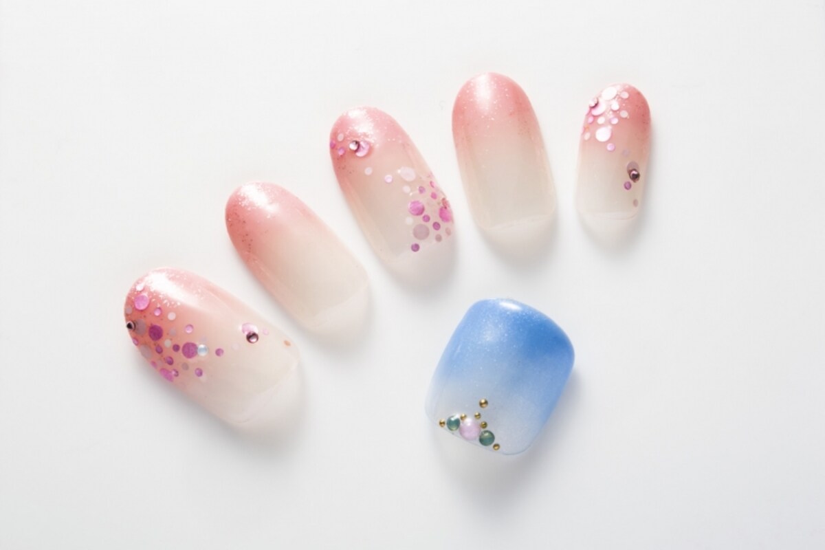 キラキラ輝くホログラムがアクセント