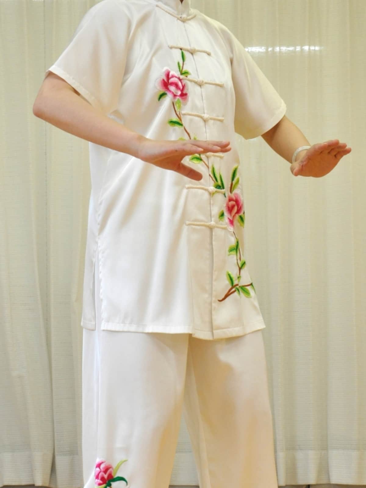 肘をまわす