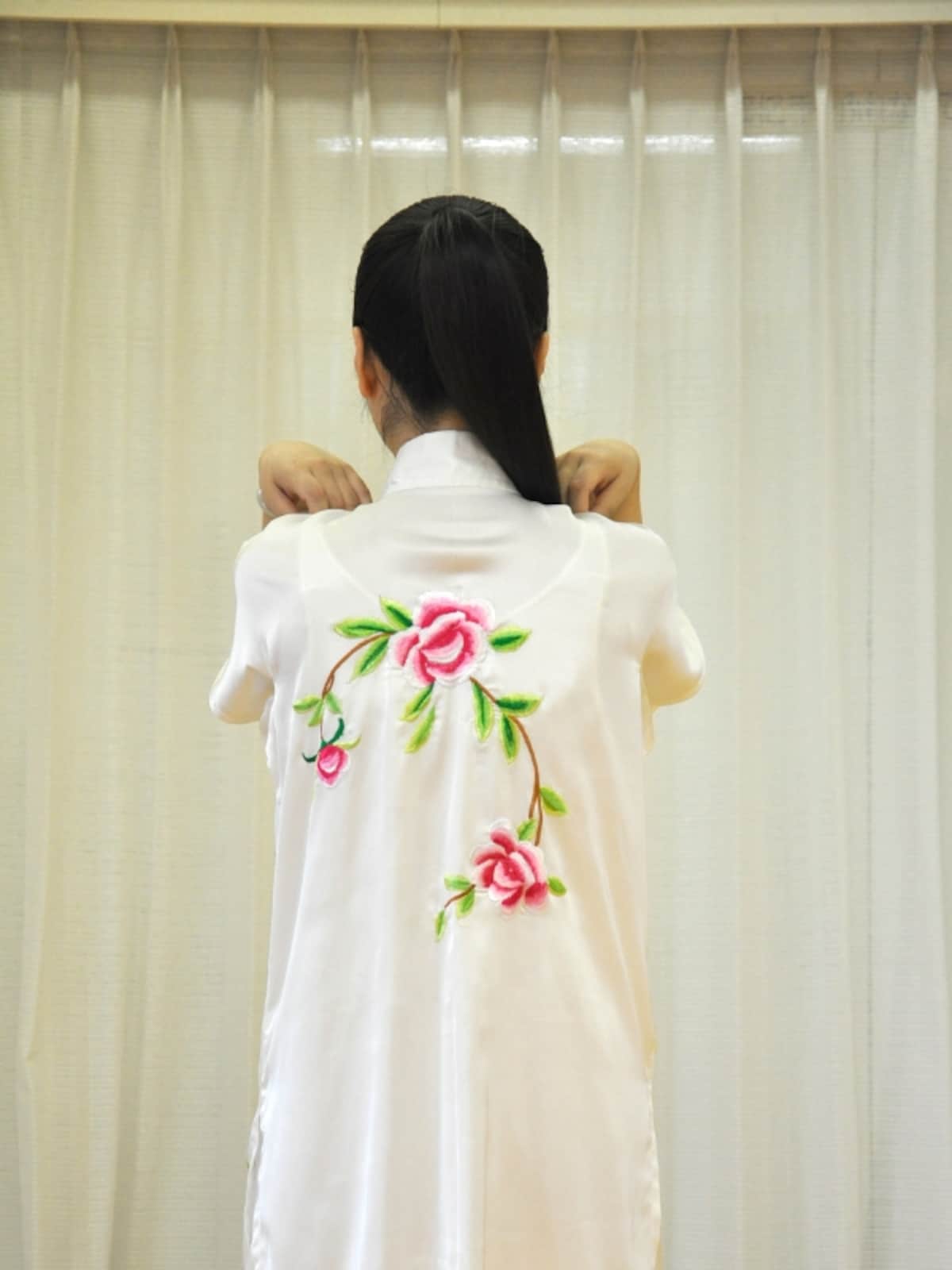 肩甲骨をゆるめます