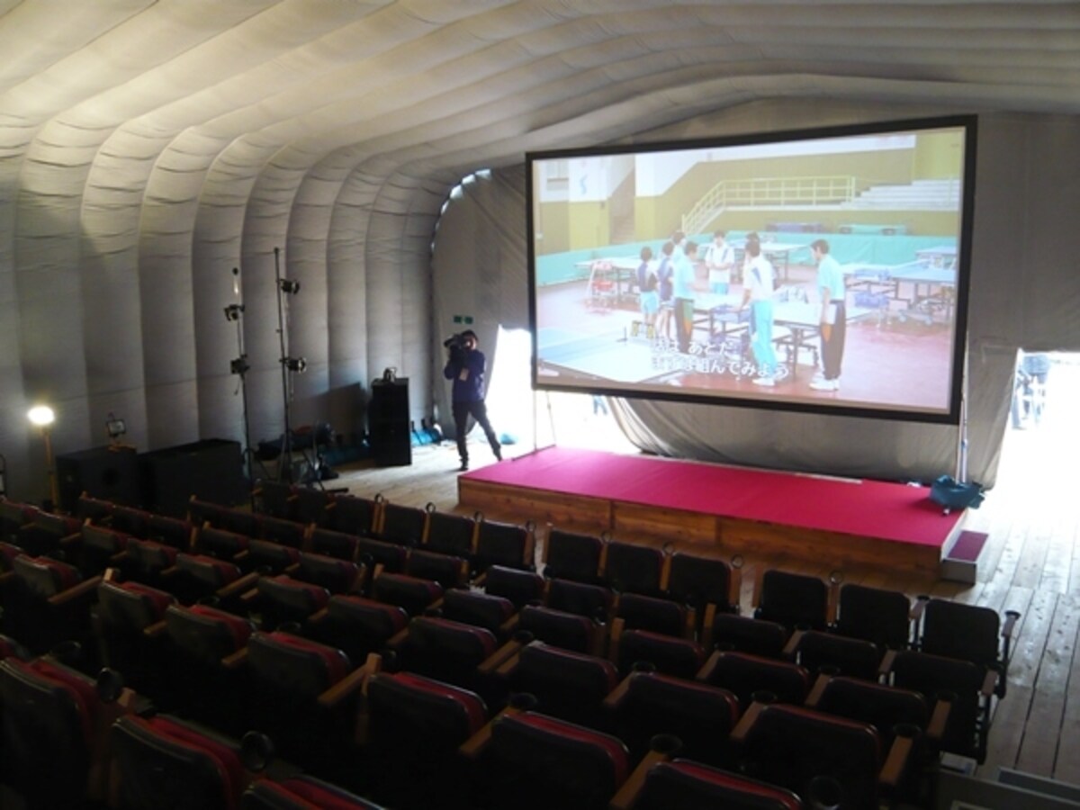 移動型映画館の中