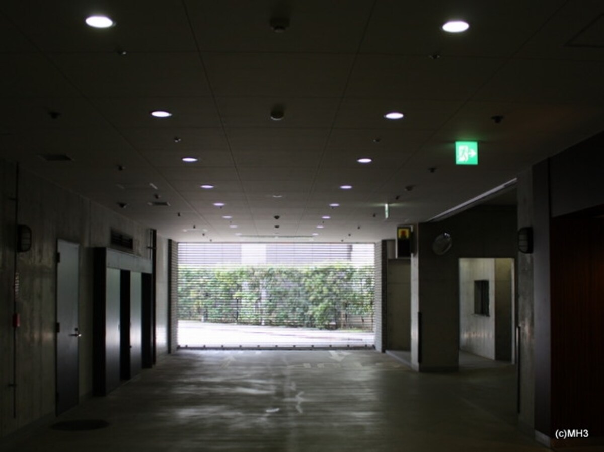 地下駐車場の入口