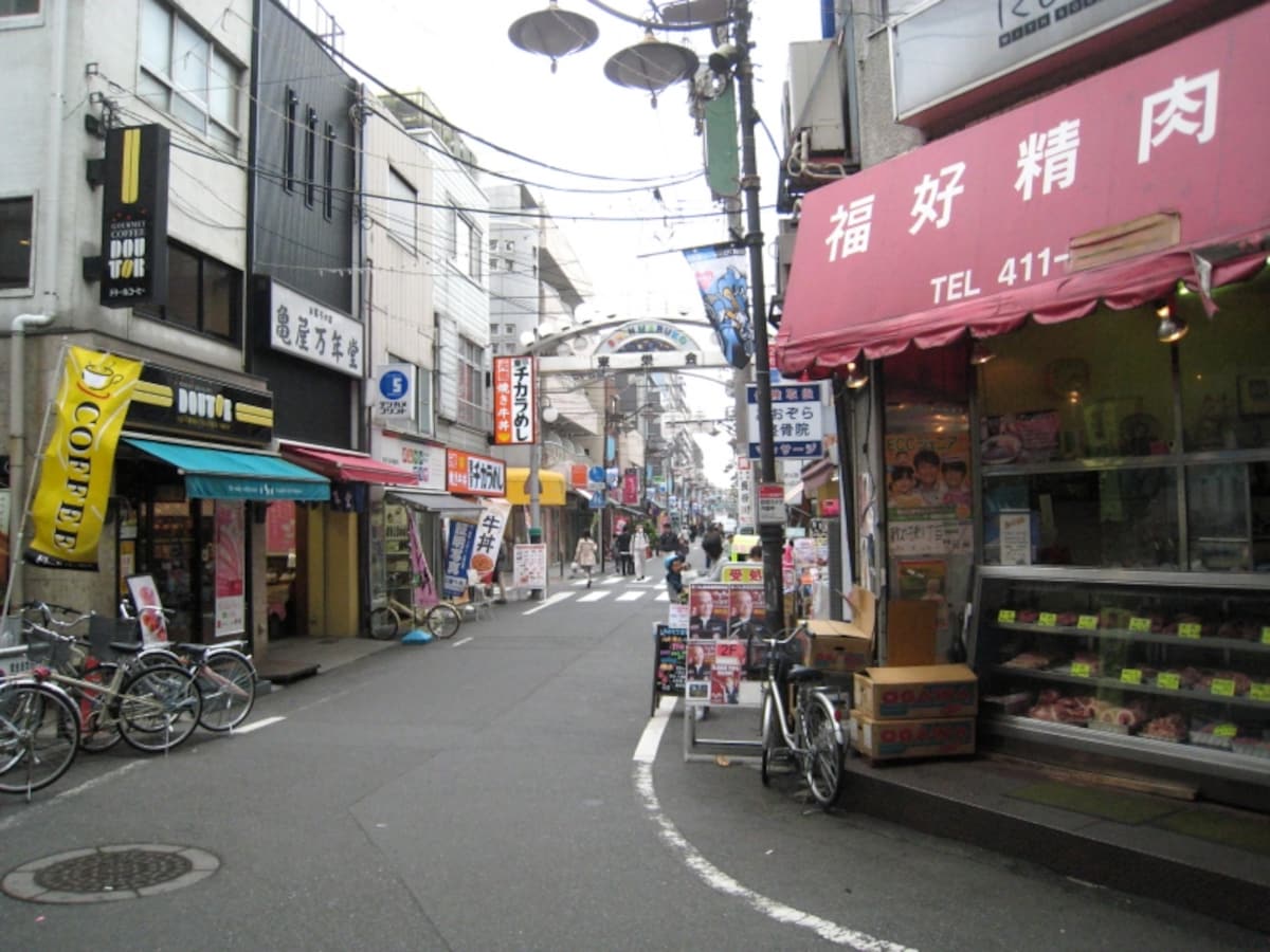 東口の商店街