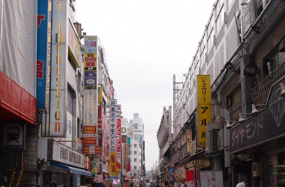 一般の人は入れないお店が多い