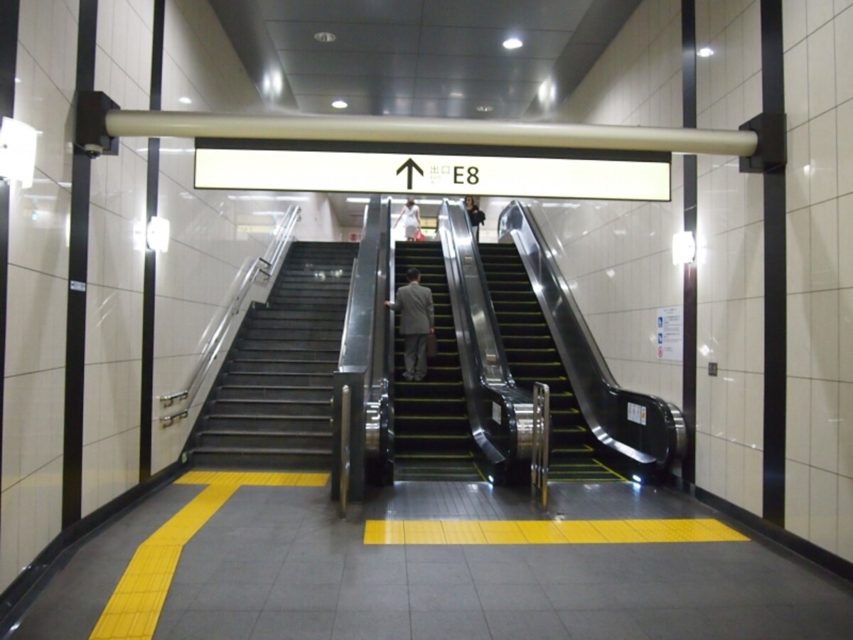 もはやここは渋谷区。地上に出ると目の前に千駄ヶ谷5丁目交番がある。