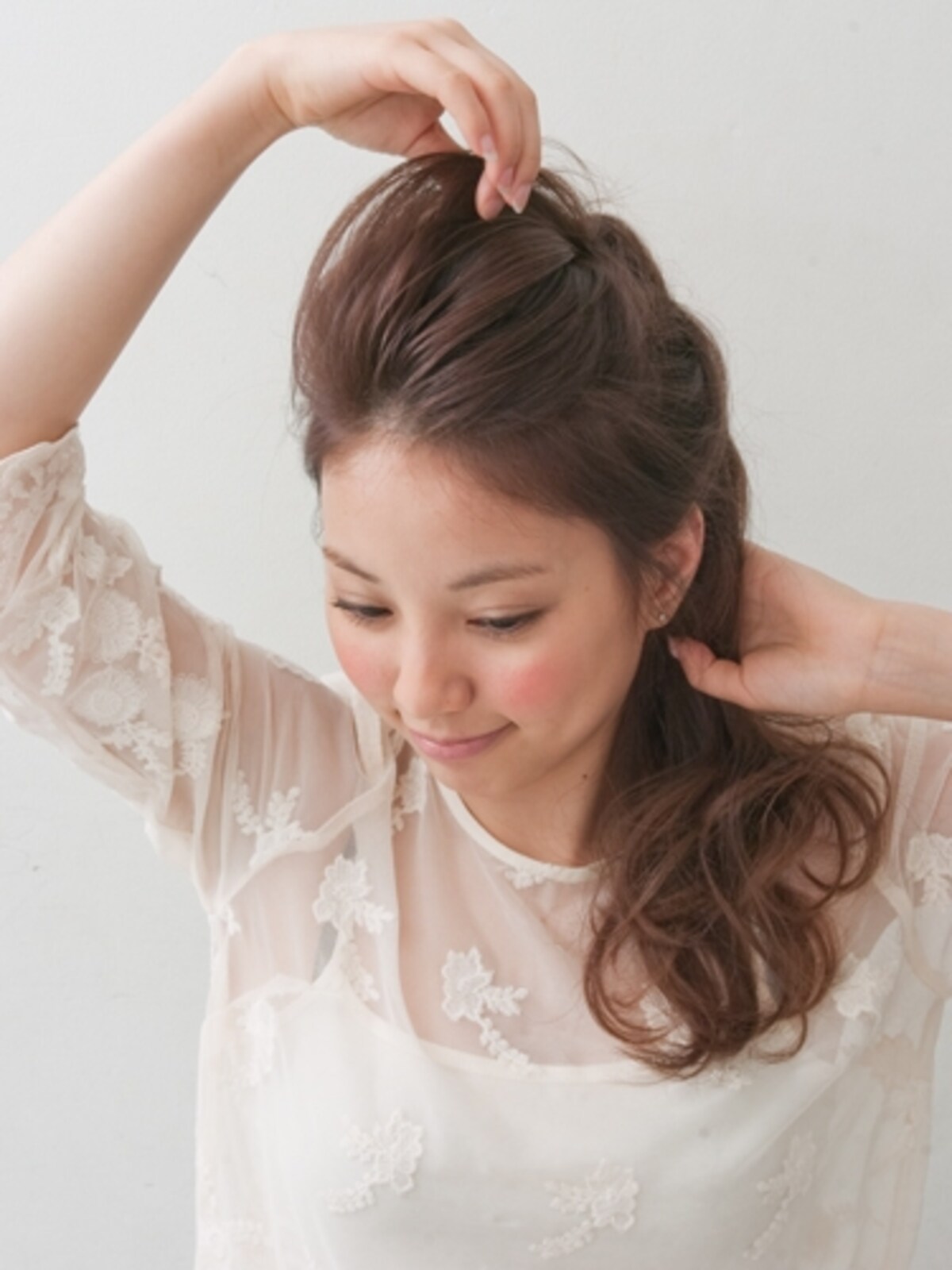 毛束を少しずつ引き出しボリュームアップ