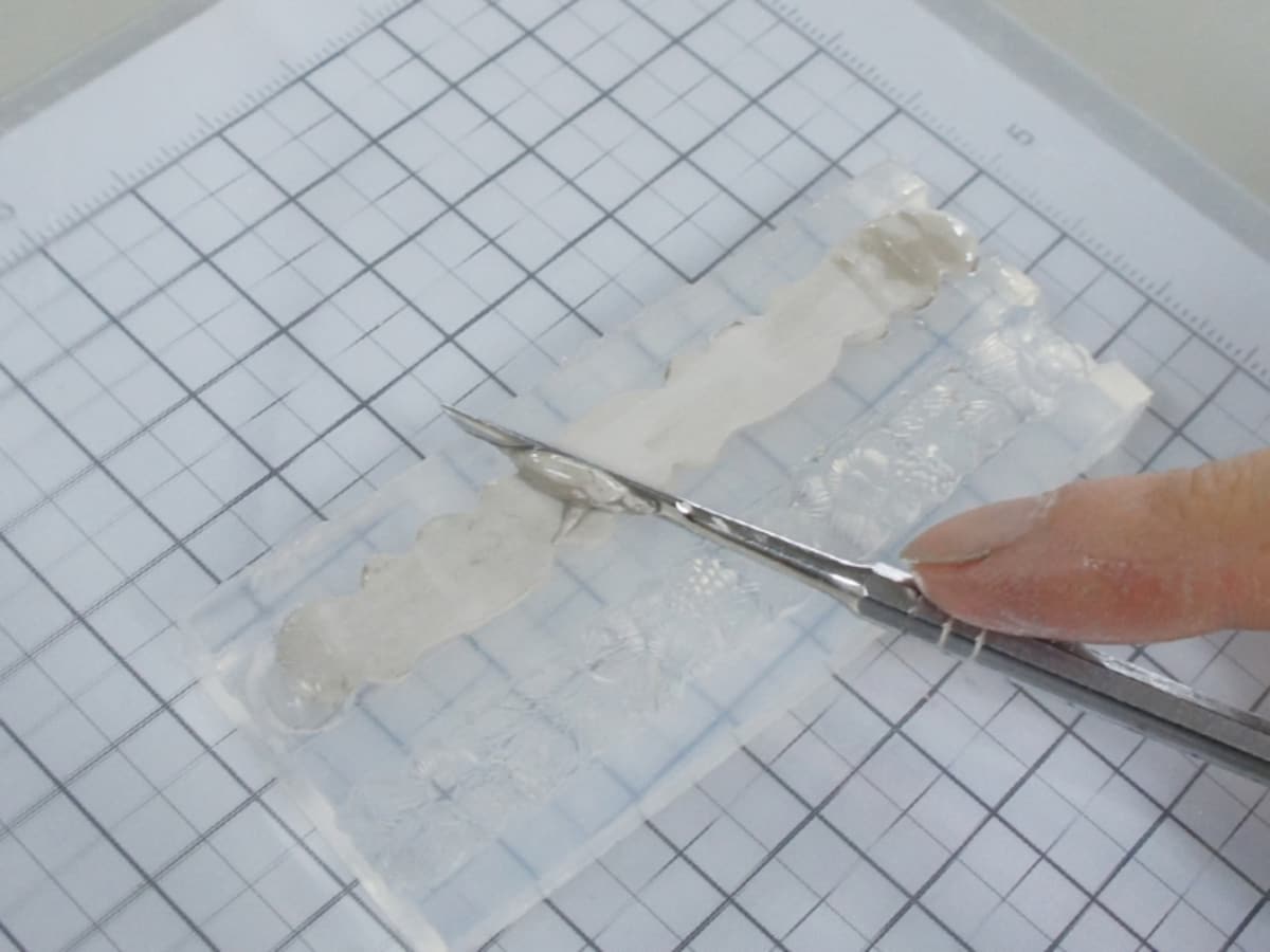 すり切った面が、リングの内側になります。