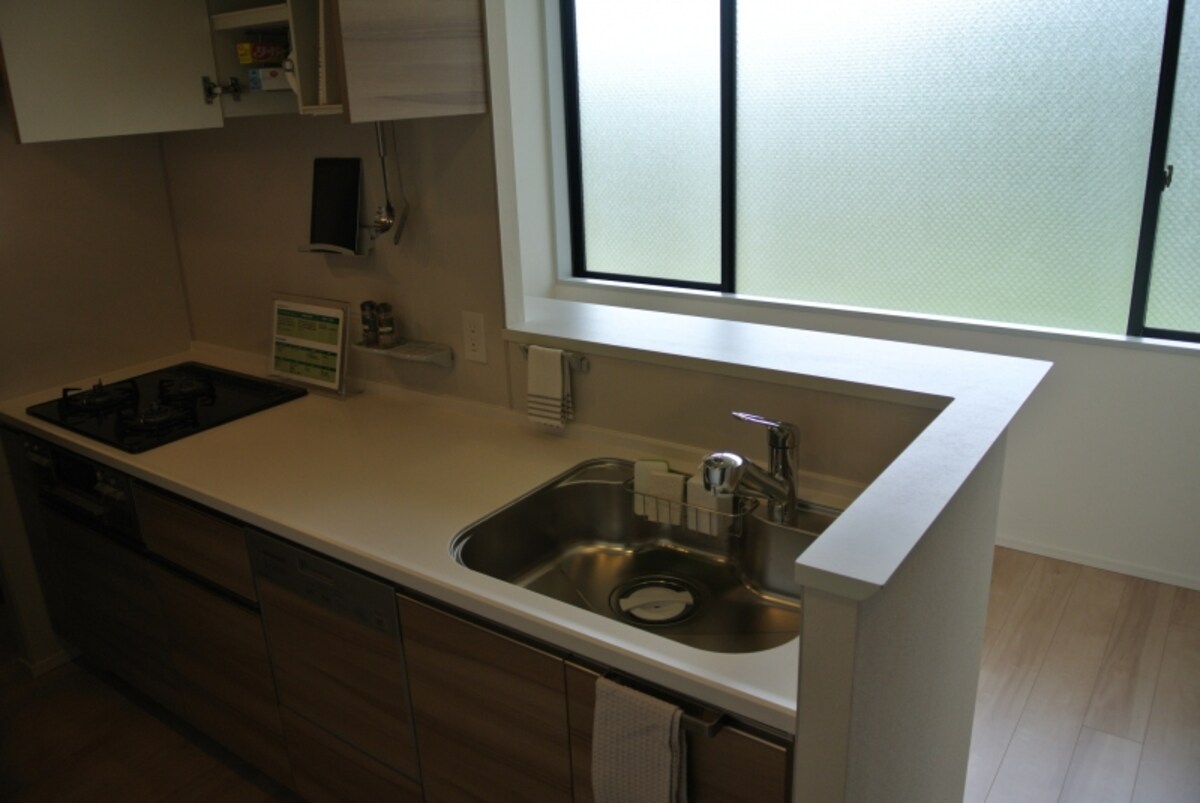 「EYE’S　PLUS　KITCHEN」