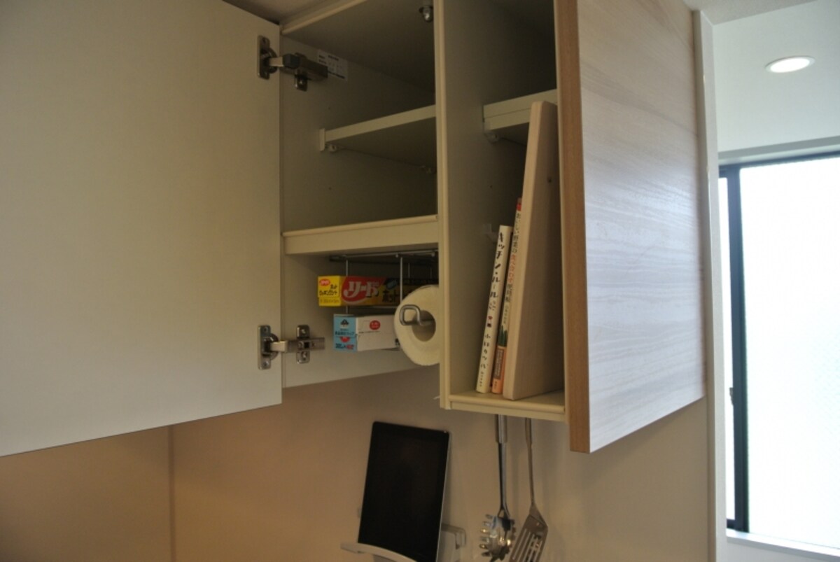 「EYE’S　PLUS　KITCHEN」の吊戸